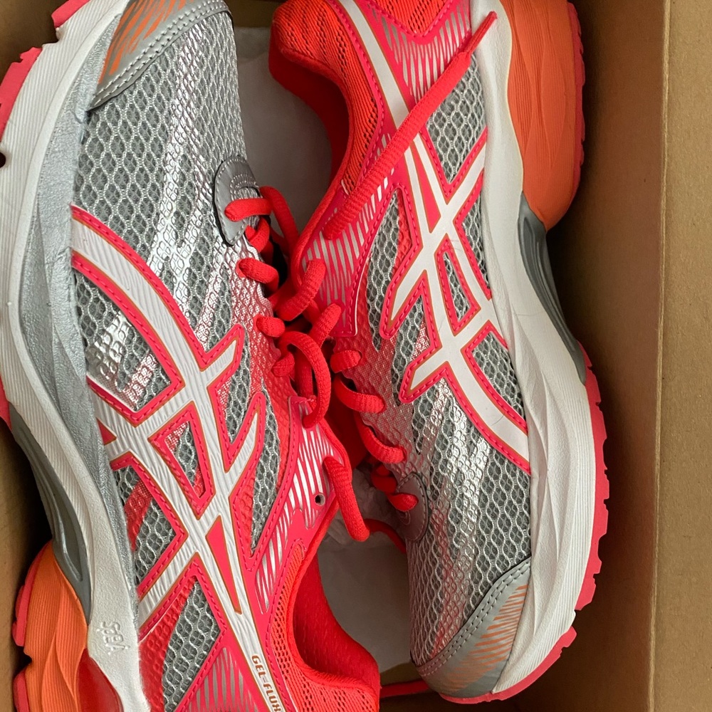 ASICS Gel Flux 4 - BNIB
